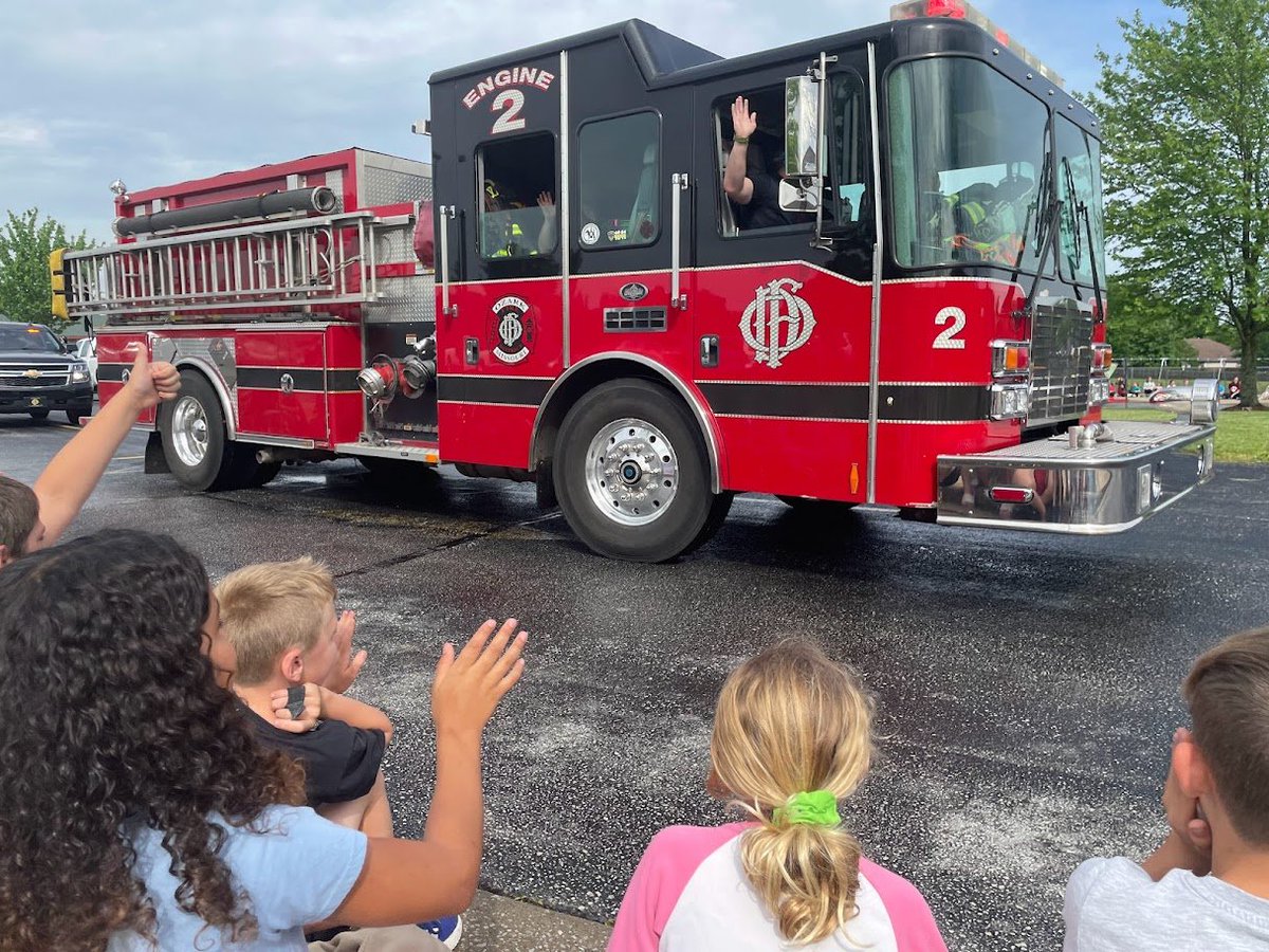 LET'S CELEBRATE!!! 🎊 🎊 🎊 Today students at North Elementary celebrated good behavior throughout the whole year with a parade featuring a fire truck, Ozark cheerleaders and Dr. Bauman as the Grand Marshall! Thank you to everyone that helped celebrate our students!