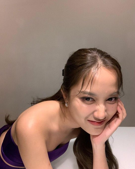 bckyfreen_'s tweet photo. I HAVEN’T TWEETED FOR AWHILE BUT OH MY GOD THIS WOMAN IS EFFORTLESSLY BEAUTIFUL 😭😭😭 #srchafreen https://t.co/Wo1Vkiua2K