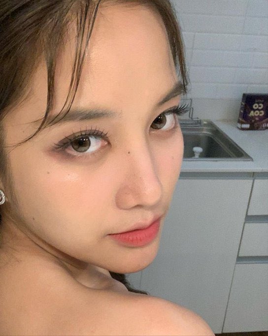 bckyfreen_'s tweet photo. I HAVEN’T TWEETED FOR AWHILE BUT OH MY GOD THIS WOMAN IS EFFORTLESSLY BEAUTIFUL 😭😭😭 #srchafreen https://t.co/Wo1Vkiua2K