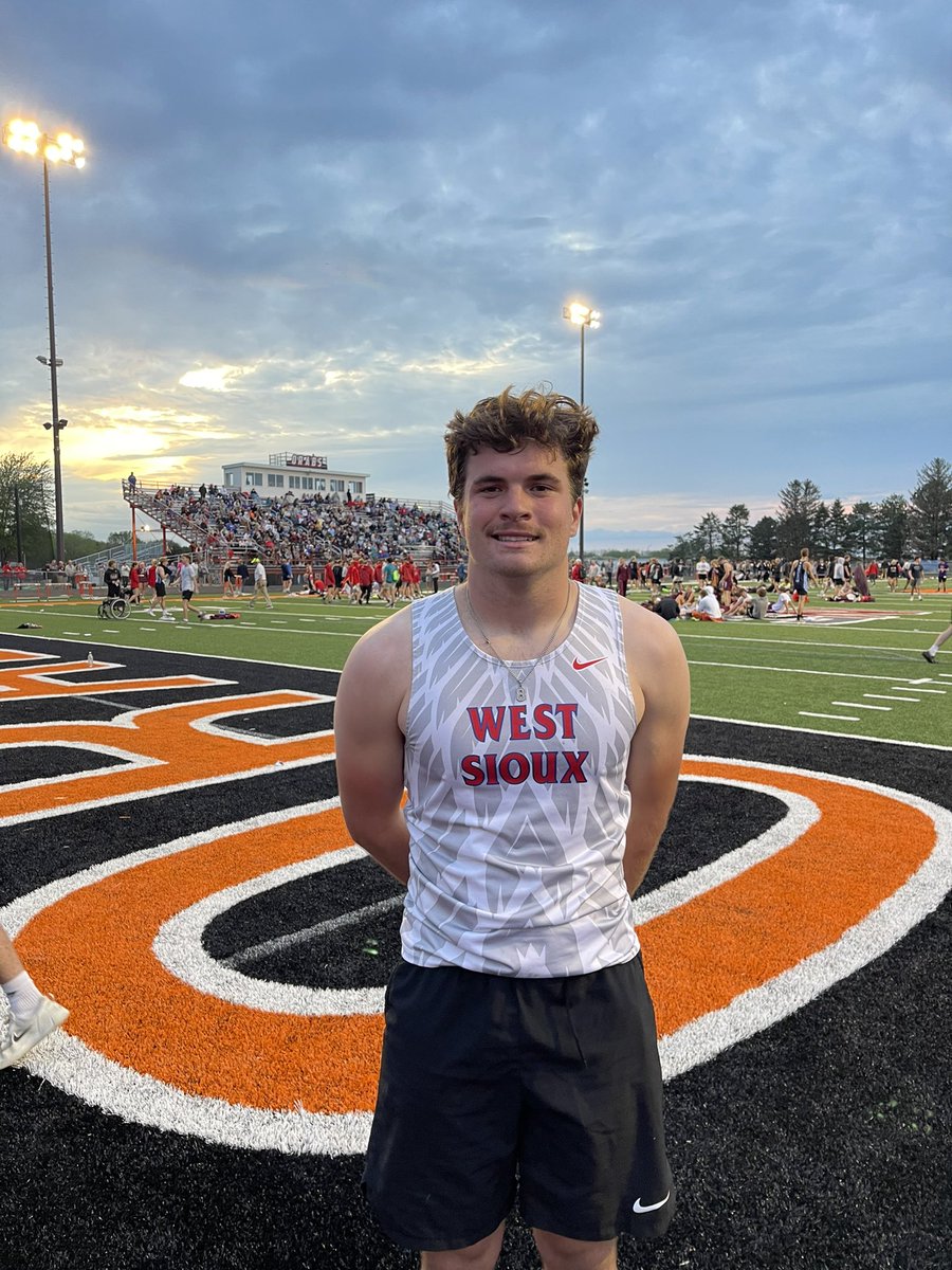 JeromeHoegh's tweet photo. Official Qualifiers now:
Sprint Medley (new school record)
4x200
4x100
Long Jump- Carter Bultman 
High Jump- Dylan Wiggins
200- Brady Lynott
BLUE OVAL BOUND!!! https://t.co/FaWpy6TqYA