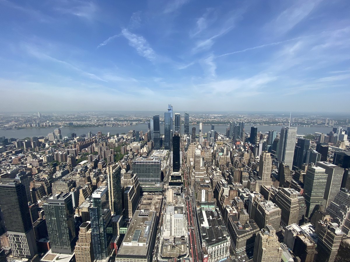 InesTish's tweet photo. Dream &amp; make it happen! 

Good day from the top of Empire State Building 🇺🇸🙌 https://t.co/XZwSQZItow