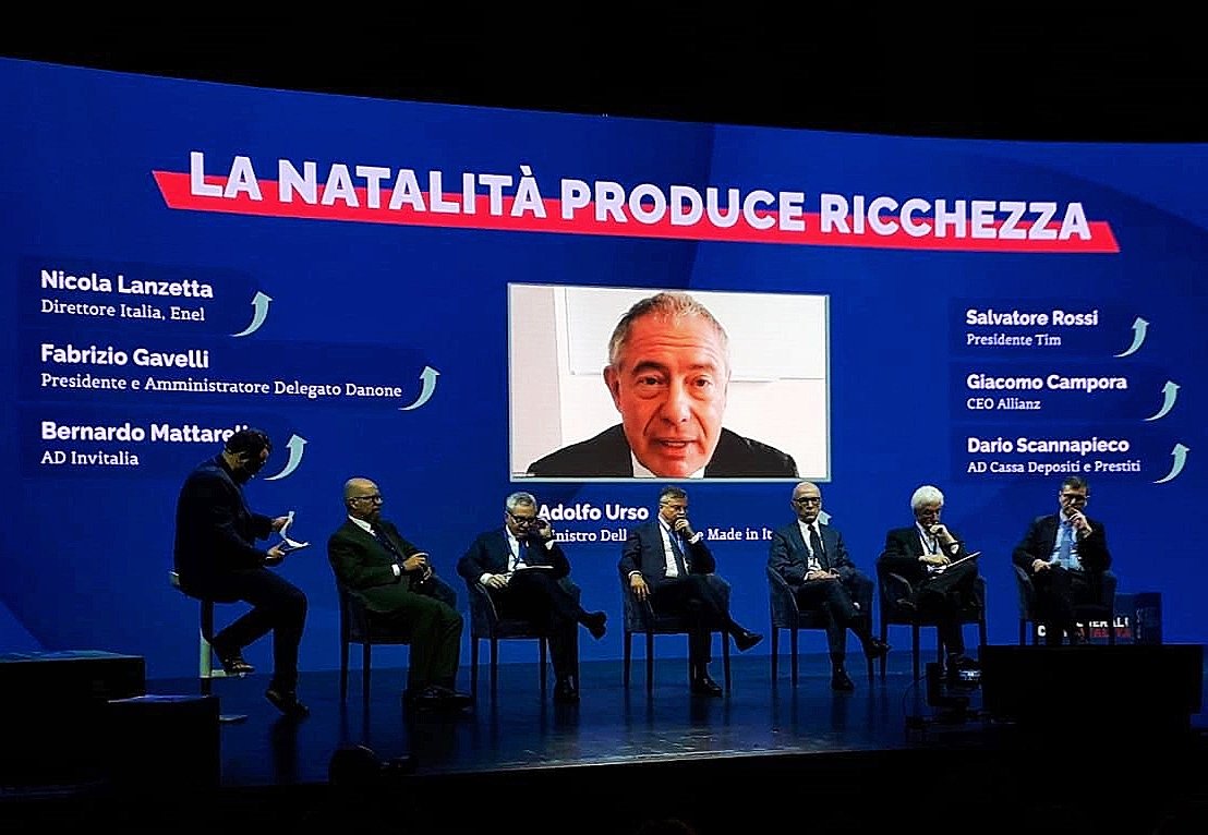 Notate nulla di strano agli #Statigeneralidellanatalita? Ci pensano loro, tutti uomini, ad illuminarci su come fare figli oggi produca ricchezza.

Evidentemente persino la natalità non è roba da donne. Figurarsi il resto! Benvenuti in Italia!#GiorgiaMeloni #donne