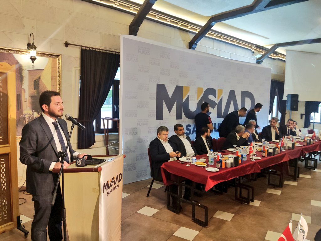 "Geleneksel Üye Buluşmaları" programı kapsamında Adalet Bakanımız Sayın <a href="/bybekirbozdag/">Bekir  Bozdağ</a> ,Şube Bşk <a href="/SalihDemirkol_/">Salih Demirkol</a> , <a href="/sanliurfabld/">Şanlıurfa Büyükşehir 🇹🇷</a> Bşk <a href="/zabeyazgul/">Zeynel Abidin BEYAZGÜL</a> , <a href="/akpartiurfa/">AK PARTİ ŞANLIURFA</a> İl Bşk <a href="/adelioglu63/">Ali ihsan Delioğlu</a> , <a href="/Karakoprubel/">Karaköprü Belediyesi</a> Bşk <a href="/MetinBaydilli/">Metin BAYDİLLİ</a> AK Parti Milletvekili Adayları <a href="/abdurrahimtoru/">Abdurrahim Toru</a> ve <a href="/eminonen/">Emin Önen</a> ...