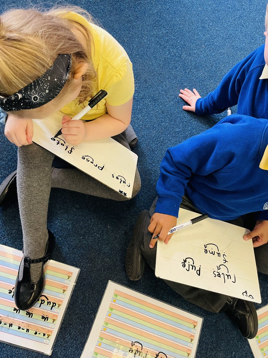 So proud of our young writers in phonics today! 

👏⭐️👏⭐️👏⭐️
<a href="/ststephensaud/">St. Stephen's CE Primary Audenshaw</a> 
<a href="/DebsandJaneBCEd/">BC Education</a>