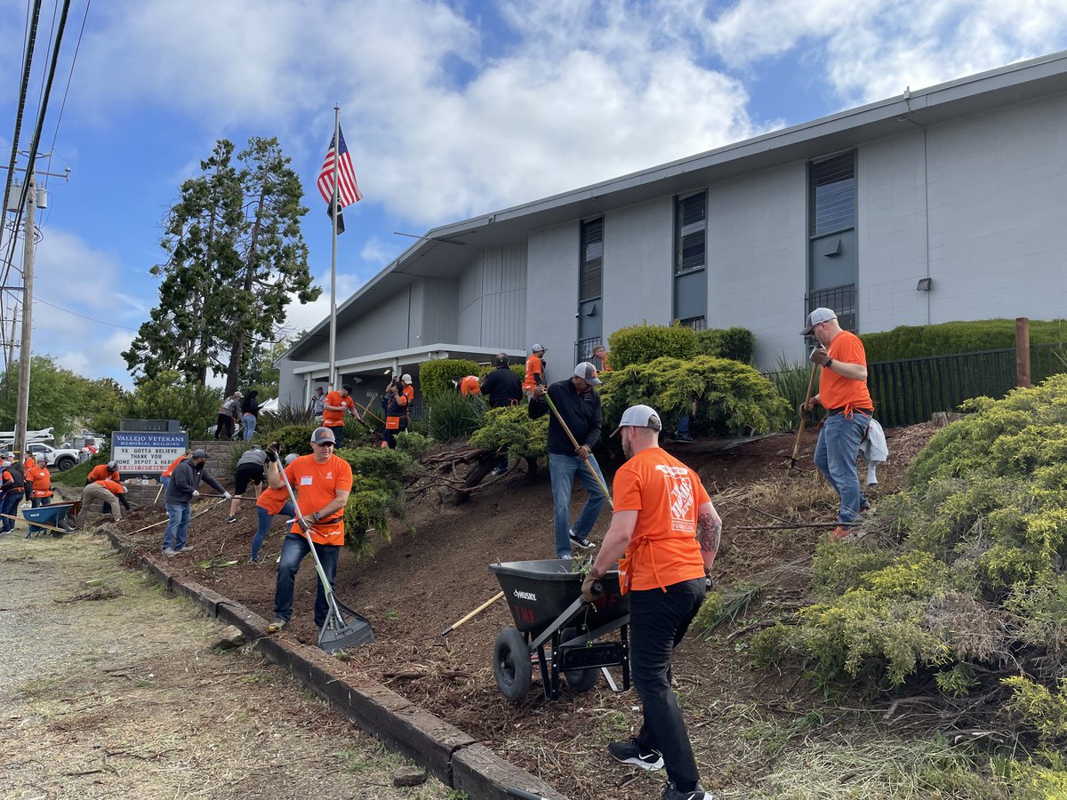 HomeDepotFound's tweet image. THANK YOU 🧡 to our Diamond IT sponsors, @DellTech, @googlecloud, @HPE, @PaloAltoNtwks, @Tanium and @TMobile, for making a difference in the lives of countless veterans, healthcare workers and first responders through your hard work alongside #TeamDepot yesterday in Vallejo.