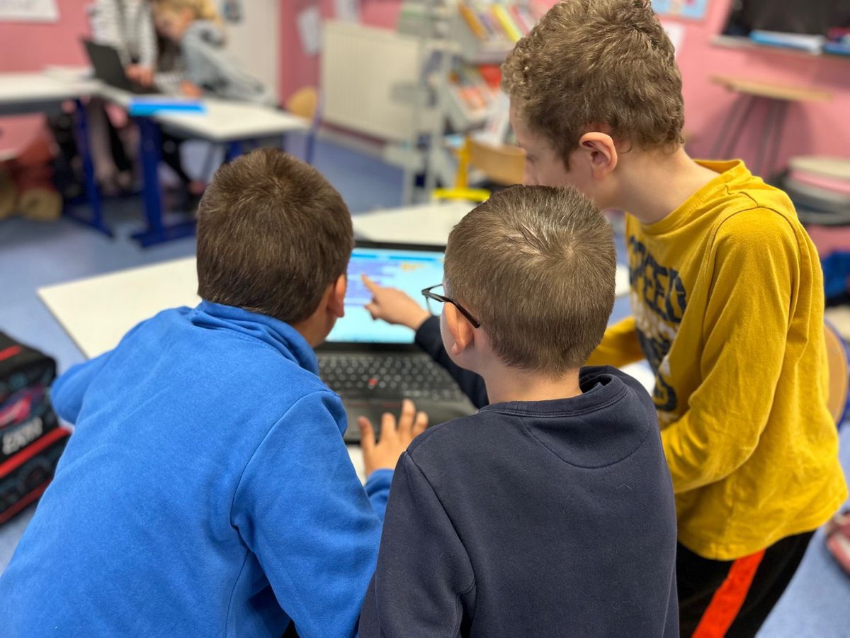 🏫 Cette semaine, notre équipe était présente à l’école Lucie Aubrac de Croix en #HautsdeFrance 🎓

C’était l’occasion d’animer un atelier d’initiation au #codage, adapté aux élèves de l’école primaire. 🤖

On a adoré ! 🤗

#Education #Numerique