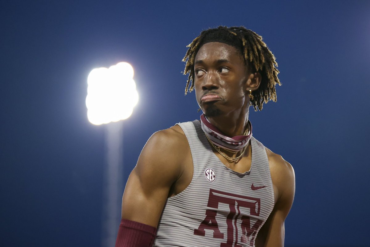 aggietfxc's tweet photo. The many faces of day one… 🤣

🤔 @JoniarThomas 
😀 @AirLandon_ 
😤 @Jahleeerancher 
😐 @lil3ric88 

#GigEm https://t.co/NzrAk4cOGZ