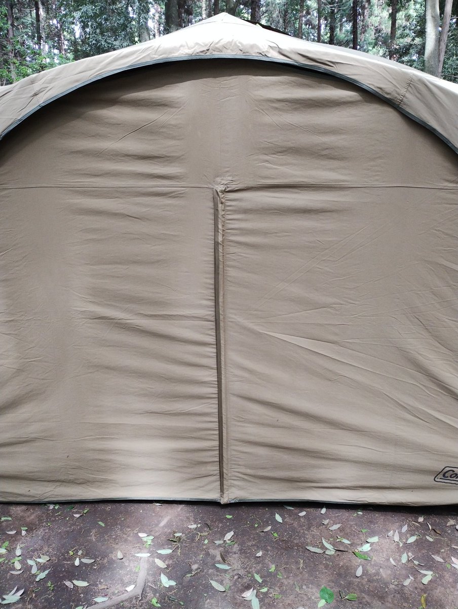 OO_Salamander's tweet photo. ⛺サイドウォールを改造🧵キャンプまで日数がないのに既製品に鋏を入れる緊張感と不安で縫い目も糸調子もガタガタw地味に失敗もあるけど出入り捗るし良しとする！！先人に「DIYは便利に、使えたら成功！」と背中押してもらったお陰だ🔥ありがとう御座います✨
#DIY  #キャンプギア  #改造 #コールマン https://t.co/VQbBRkskU8