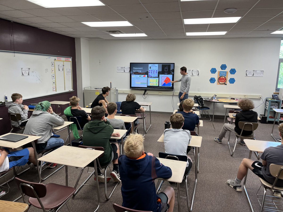 mizBSBanalytics's tweet photo. Earlier this week, @TrevorMadison5 spent a day speaking to @MaryvilleMiddle 8th grade math students about the use of data and analytics in baseball! ⚾️📊

#MIZ | #C2E https://t.co/P6M5yDslBe