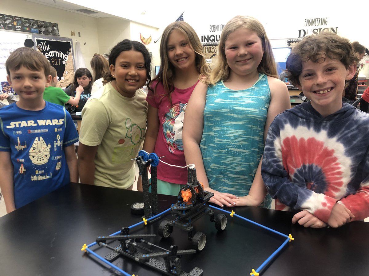 CaywoodSTEAMlab's tweet image. 3rd graders built compound machines to rescue the tiger trapped in a moat! 🐅 @PLTWorg #pltwlaunch @JamesACaywood @TheKCSD #VEX