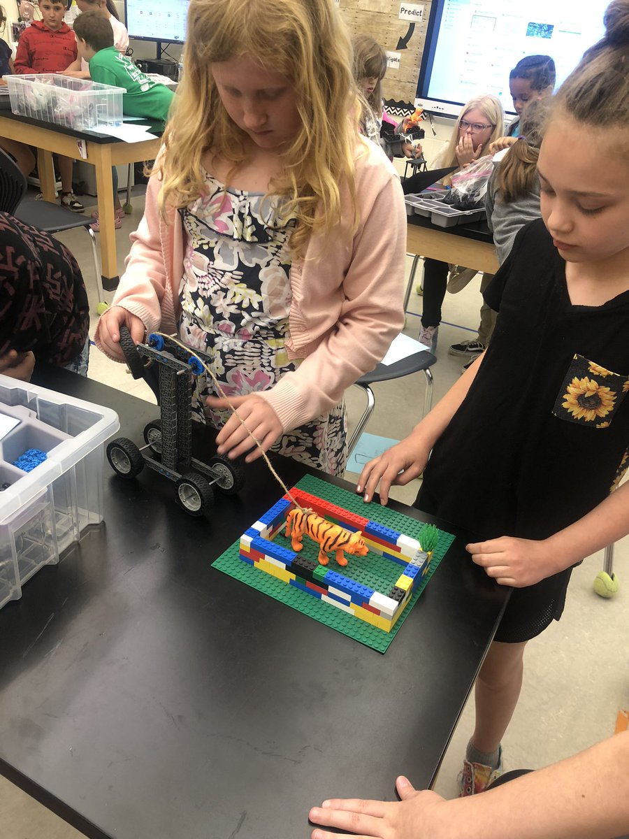 CaywoodSTEAMlab's tweet image. 3rd graders built compound machines to rescue the tiger trapped in a moat! 🐅 @PLTWorg #pltwlaunch @JamesACaywood @TheKCSD #VEX