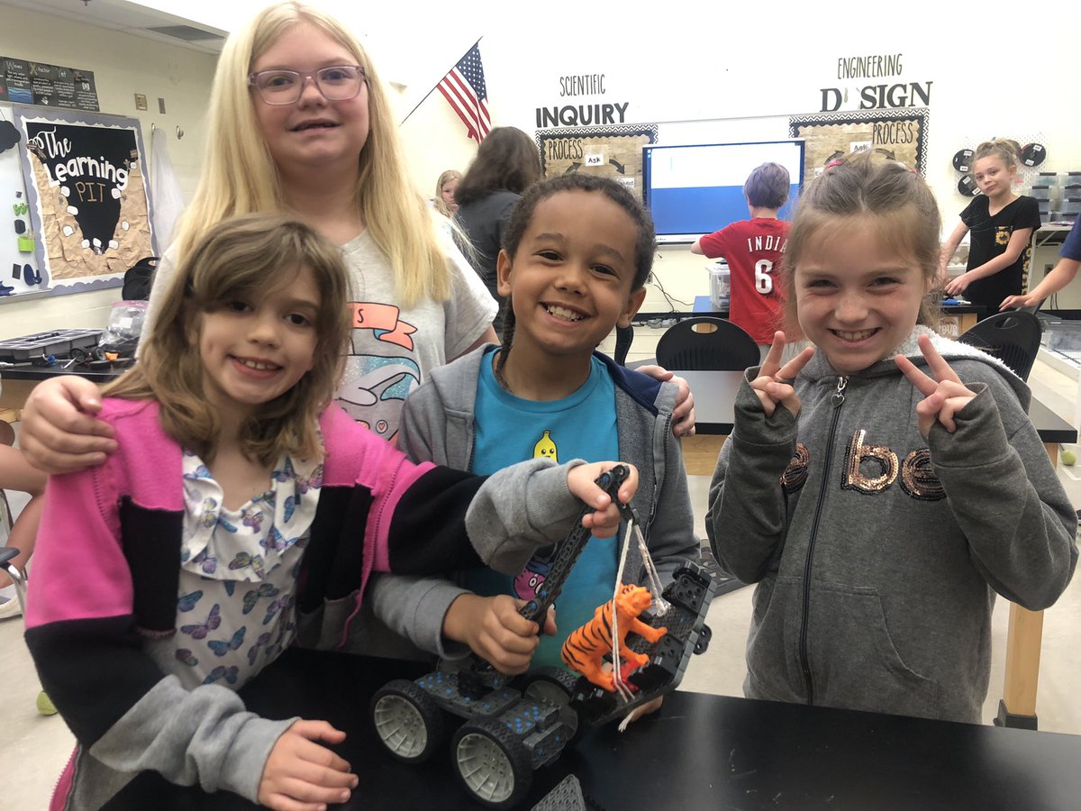 CaywoodSTEAMlab's tweet image. 3rd graders built compound machines to rescue the tiger trapped in a moat! 🐅 @PLTWorg #pltwlaunch @JamesACaywood @TheKCSD #VEX