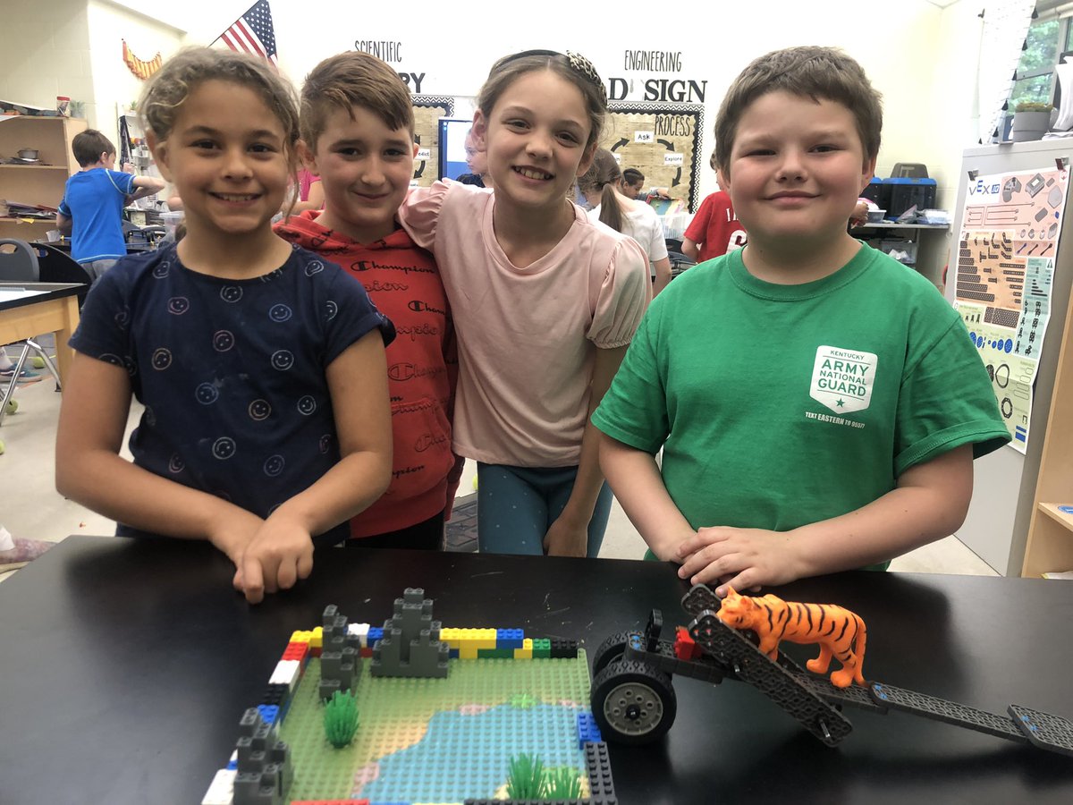 CaywoodSTEAMlab's tweet image. 3rd graders built compound machines to rescue the tiger trapped in a moat! 🐅 @PLTWorg #pltwlaunch @JamesACaywood @TheKCSD #VEX