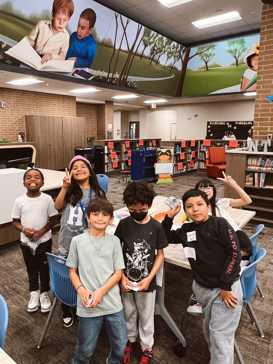 MsEvans2021's tweet photo. We had so much fun being small business owners during our market day!! 🤩
Big thank you to Mrs. Esterak for letting us use your library🫶🏻
#persuasivewriting #entrepreneur #smallbusinessowner  @CFISD_ELAR2_5 @HorneLibrary https://t.co/TRT1yJpYOP