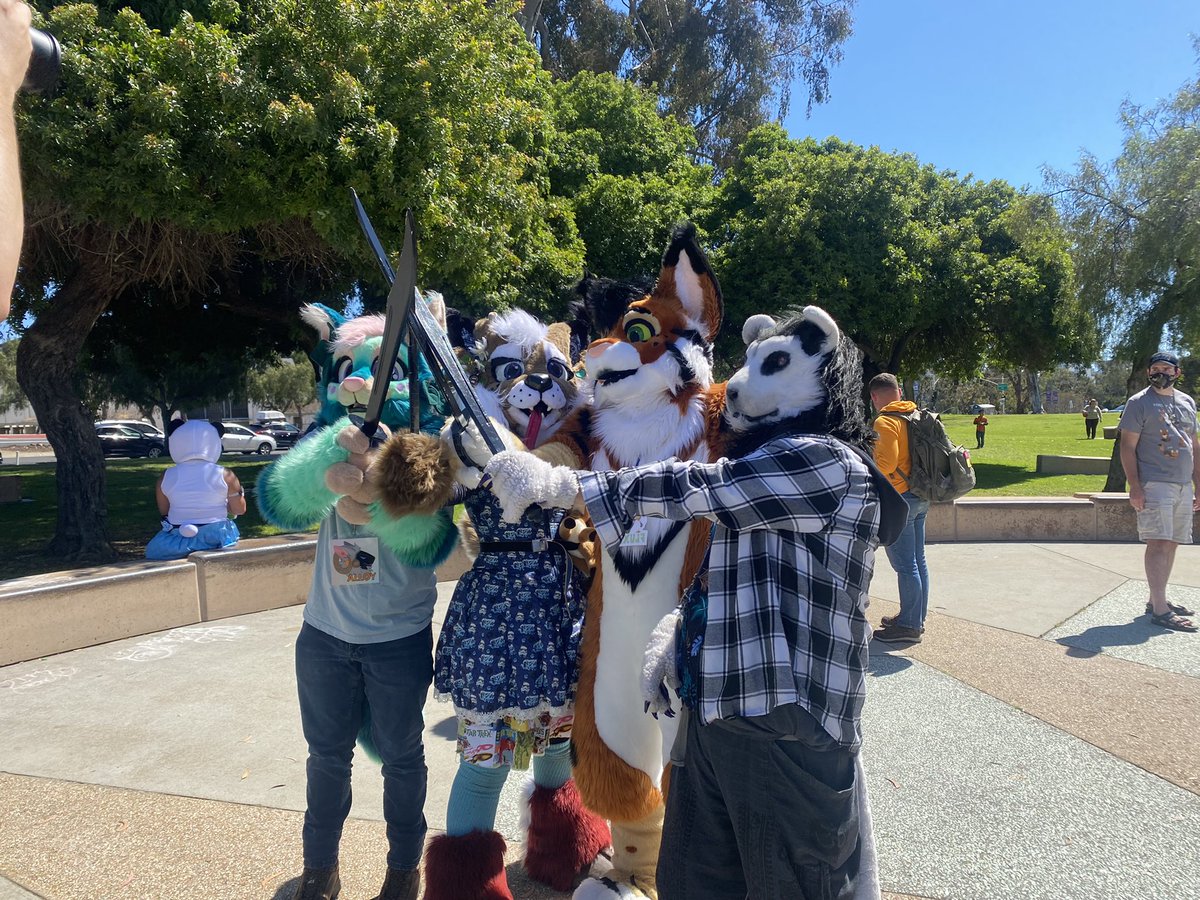 MyrishiLionFluf's tweet photo. SAN DIEGO FURMEET @SanDiegoFurries ALL PURR ONE, MEOW FUR ALL!!!! @alloyfur @FluxPaw @Fohn65492009. 
This was fun picture to do! ^^ I love it! #FursuitEveryday #FursuitFriday #furries #furrycon #furryfandom #fursuiter #bigcats https://t.co/xzKEU7DCxx