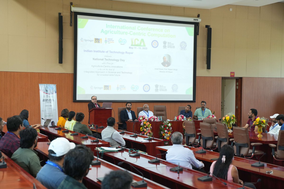 agricentcomp's tweet photo. The first day of the ICA23 was a fantastic start! 
The conference started with keynote speeches by Dr. Abdulmotaleb El Saddik on metaverse and Dr. Athula Ginige on agriculture technology.
#ICA23 #agritech #Agriculture #metaverse #machinelearning #Computing https://t.co/0LMp1if4LA