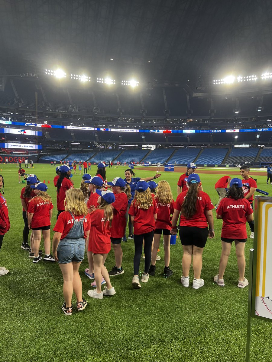 MsM_Manning's tweet photo. What a great day to be with the @HRBurlington Girls @ Bat team today!!🤩⚾️ Great activities and even some @BlueJays players joined the fun! As a die hard Jays fan, you could say I had just as much fun being on the field as the Grade 5’s!😉 Thanks @JaysCare 💙 https://t.co/HW5J7gULgy