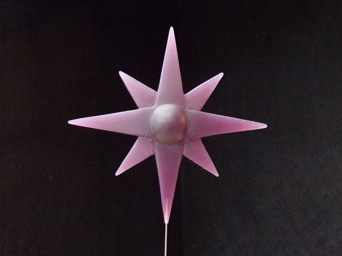 IanBuxton13's tweet photo. After many hours of carving with knives, scrapers and files the wax star is finished and moulded. I'm now working on filing, scraping, sanding and polishing the 1st pewter casting ready for selling on Etsy. It's a great moment to see the 1st pewter casting appear from the mould. https://t.co/eFLzN74oeQ