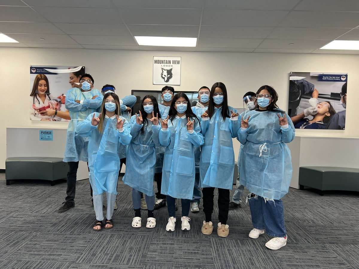Msvanessa32's tweet photo. 3rd period Lobos are excited to continue their healthcare career path next year! ๐ฅผ๐ฉบ๐๐ฆท#healthcare #HPA #futureMA #FutureDA #FutureEMT #FuturePT #loboswillbeheard https://t.co/1bTfYyrvQa