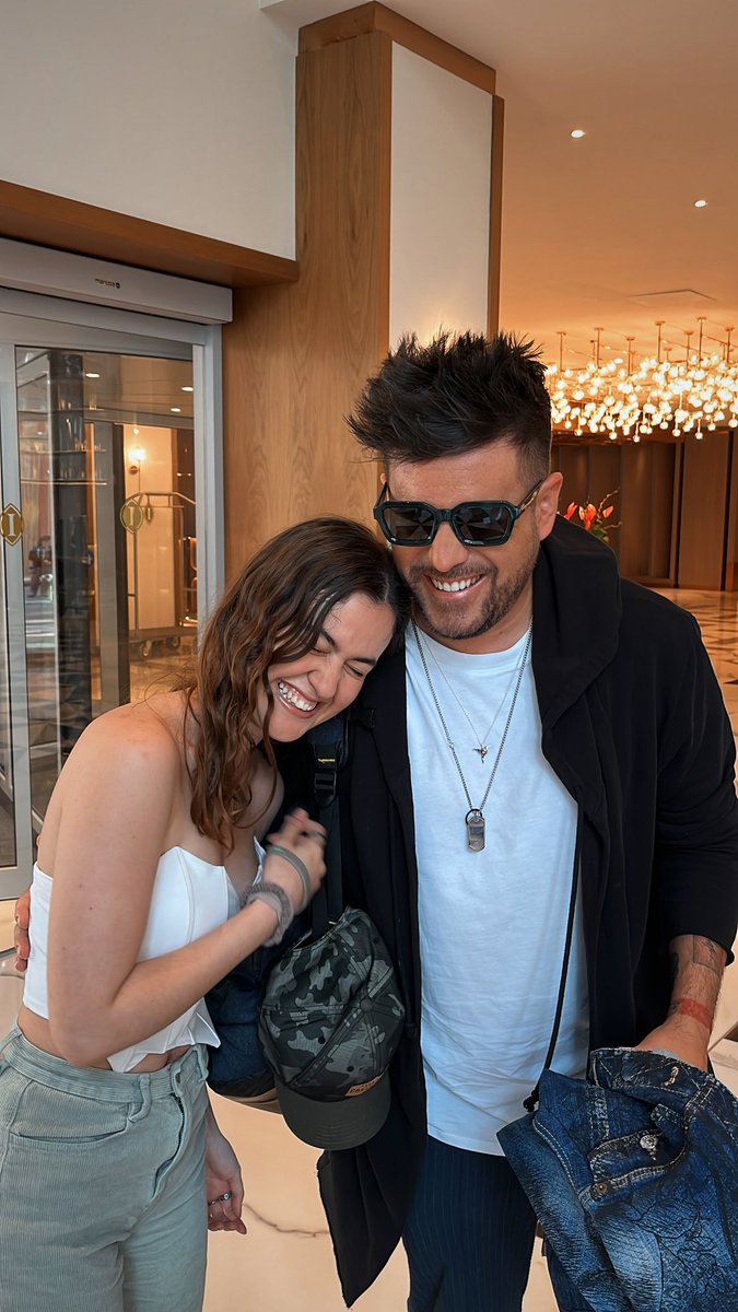 lopezftme's tweet photo. eres risa 💫 @PabloLopezMusic https://t.co/Od1kAQX8hb