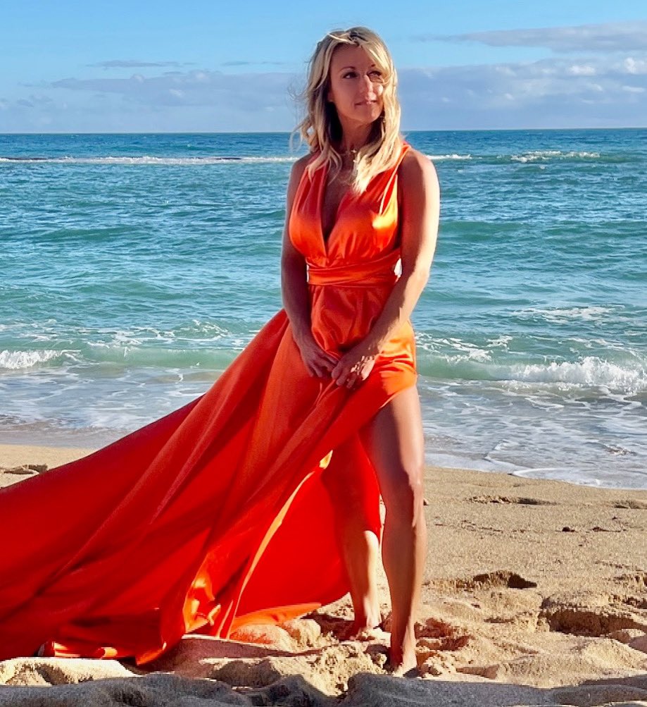 “When we choose to trust the journey and embrace love and joy, we are free to fly.” …Anniken R. Day

#oceanview #flowingdress #beachtime #positivethoughts #blondemodel