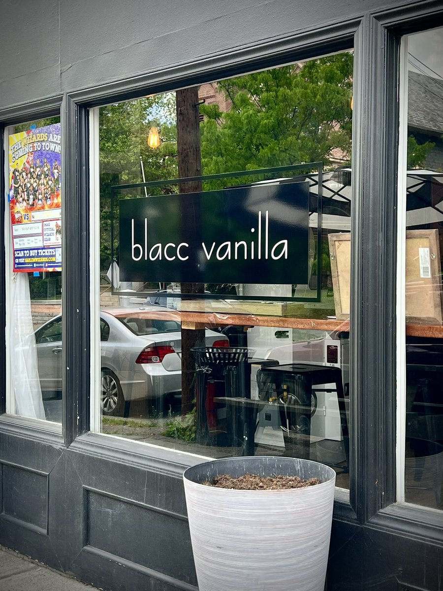 BradfieldTopher's tweet photo. In Newburgh, NY today and had the BEST cup of coffee and Buffalo Mac n’ Cheese of my life! Drop into this joint if you’re in town! ❤️❤️❤️ #blaccvanilla https://t.co/YJolUCE1Ub