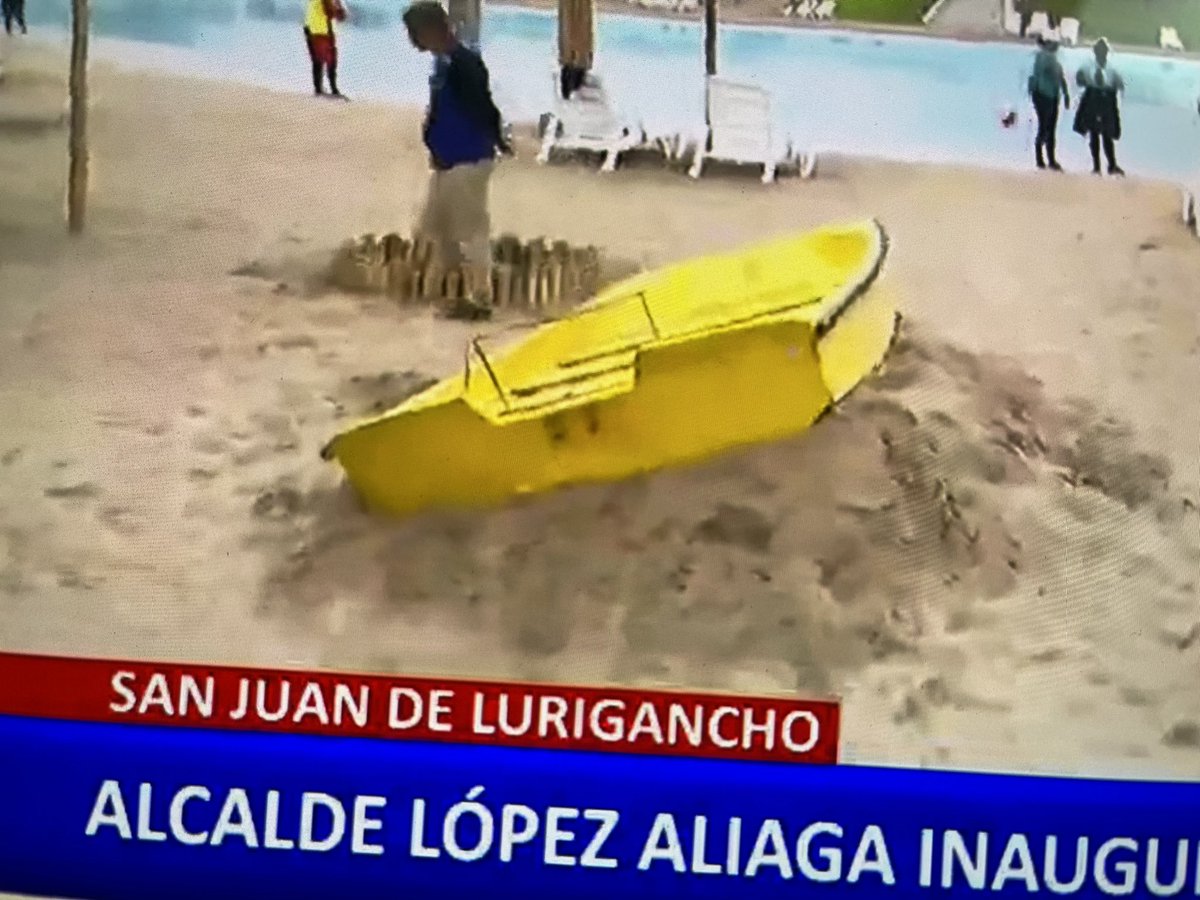 jesusverdeL's tweet photo. Un bote, caballitos de totora y ladrillos en el borde, así es la primera playa artificial a un costo de 150 mil soles. https://t.co/lM6WoixY1J