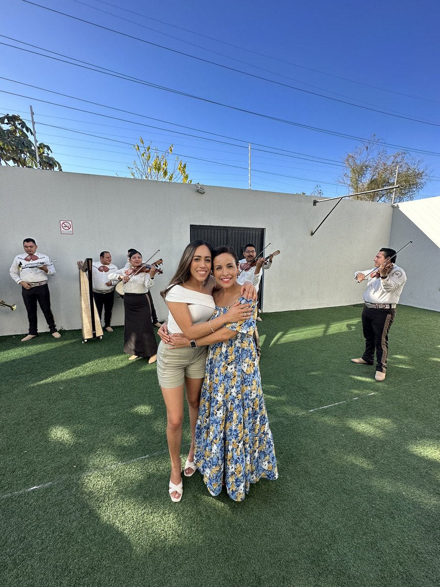 esKGuzman's tweet photo. Este año me tocó celebrar el día de las madres en Vallarta ♥️ que bendición tenerla! 🫶🏽✨ https://t.co/WOWYrrq7RQ