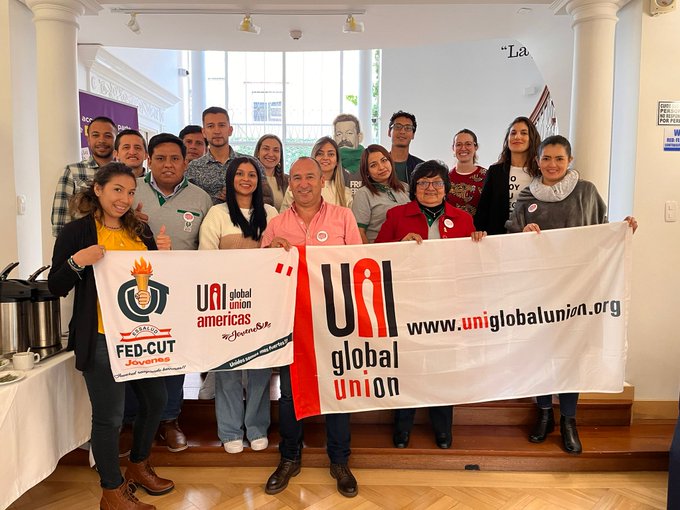 FedCut's tweet photo. Jóvenes de la FED- CUT participaron en el programa de TUTORIAS JOVENES PERÚ-COLOMBIA, este programa organizado por @uniamericas con el apoyo de @FESonline se llevó a cabo en la ciudad de Bogotá.❞𝗝𝘂𝘃𝗲𝗻𝘁𝘂𝗱 𝗿𝗼𝗺𝗽𝗶𝗲𝗻𝗱𝗼 𝗯𝗮𝗿𝗿𝗲𝗿𝗮𝘀❞#UNIMentoringProgram https://t.co/AkCU8okg6v
