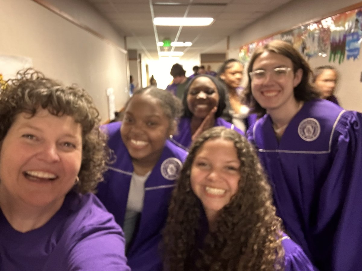 DawnFatout's tweet image. Congrats @RobeyRockets Rockets #class2023! Thanks for the hugs and memories! #WayneWalks