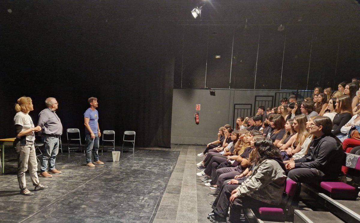 Trobada de Teatre Jove tweet media