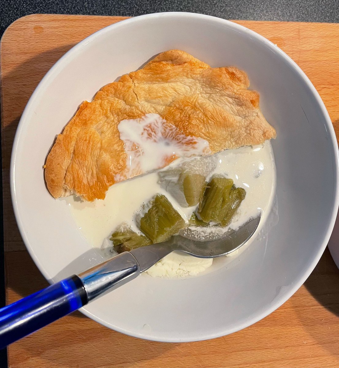 adrianpgibson's tweet photo. Itβs Friday, I made a pie β¦ rhubarb today π₯§
#pie #rhubarb #cream #iambaking #friday #weekend https://t.co/PN31IkwWhB