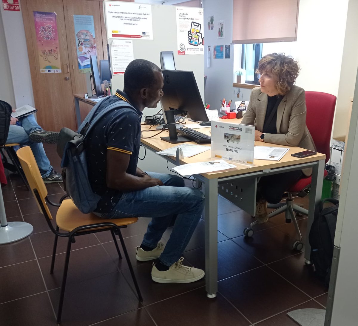 cruzrojava's tweet photo. #AlianzasCruzRoja
#CruzRoja, @Fund_Laboral, #AVECO y @CEOEValladolid en la mesa de diálogo por la #empleabilidad con sector de la construcción dirigido a las personas con mayores dificultades de acceso al #empleo.
#RetoSocialEmpresarial #POISES #FSE @empleogob  @jcyl @MSocialGob https://t.co/HJLmcC0tDl