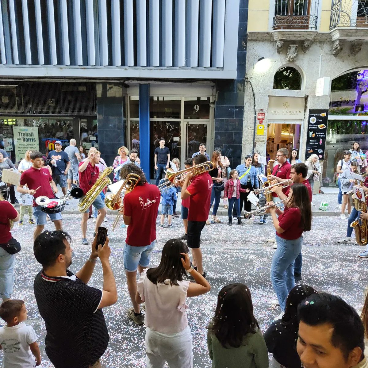 Batalla de Flors 2023🌸🏵️
Un any més celebrant la festa major de la nostra ciutat🤩
<a href="/paerialleida/">Ajuntament de Lleida</a>
<a href="/FestesLleida/">Festes Lleida</a> 
#batalladeflors #lleida #marraco
