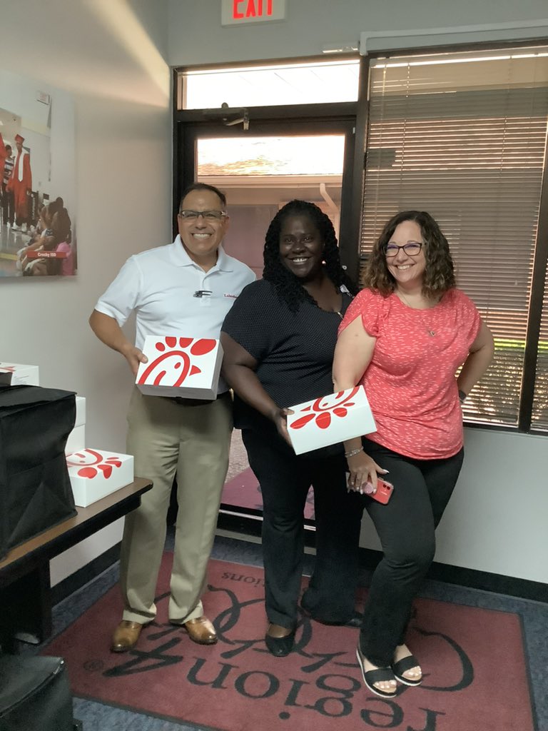 Kerra_Glover's tweet photo. Thank you @LakeshoreLM for providing @ChickfilA lunch for our parents and volunteers #babiesdayout at @Region4ESC @VandralynF #R4inclusive #visualimpairment #EducationForAll #birthtothree https://t.co/Hw7jaDmrMv