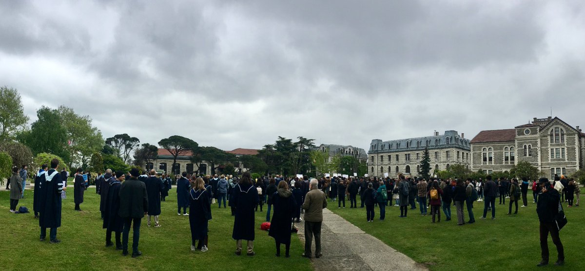 bogazicitv's tweet photo. Bugün Boğaziçi Direnişinin 859. günü.

Boğaziçi Üniversitesi Akademisyenleri, haftanın son iş gününde protestolarının ardından basın bülteni okudular. 

Fotoğraflar: Aslı Tarkan https://t.co/uFScKFlJex