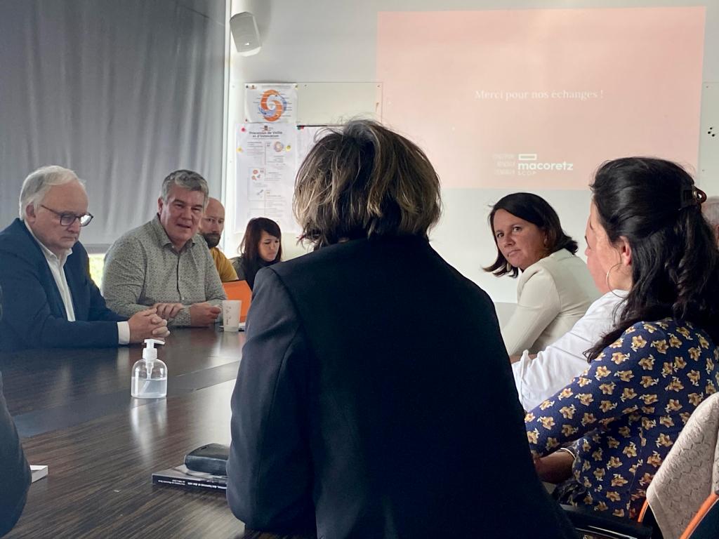 Johanna_Rolland's tweet photo. Merci à @MacoScop, acteur engagé de l’#habitat, pour cette visite cet après-midi et nos riches échanges sur les cooperations entre territoires ! https://t.co/0NUuz0pwTe