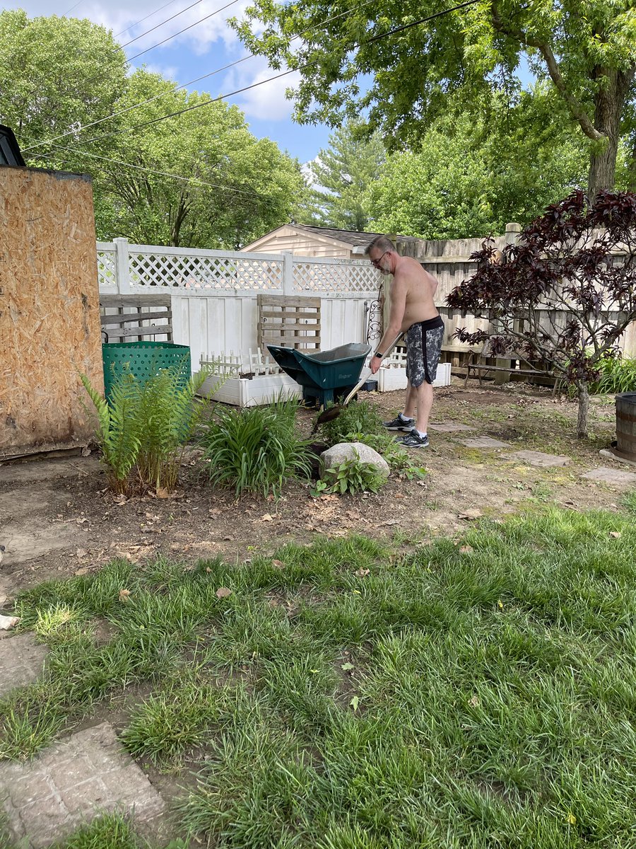 BenRisinger's tweet photo. Yard work with @RavenDoc, mom and Sadie Mae. I hated this when I was a child, now it’s zen to me. #woosaa https://t.co/pCNKk9e027