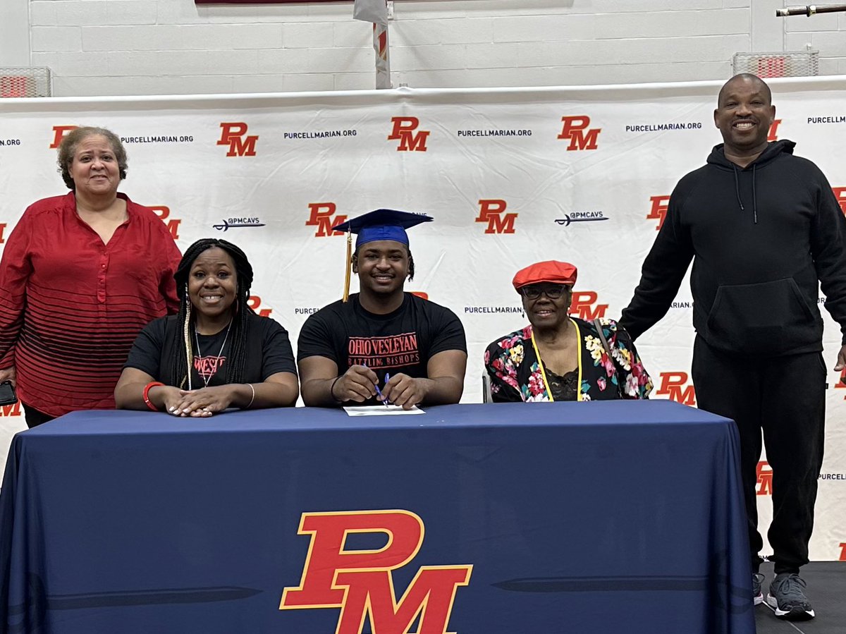 YaVaHarris2's tweet photo. Officially signed today to @OWUBishopFB 💪🏽 @PMCavsFootball @PMCavs @mhertcholo2 https://t.co/ZyGGw9qTPX