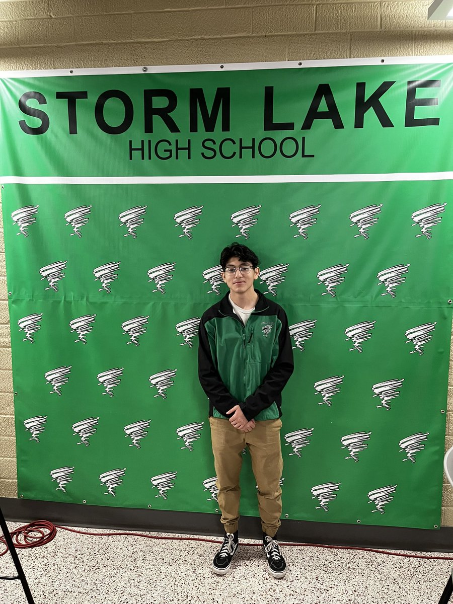 SLXC_SLTF's tweet photo. Congratulations to Freshman Joel Ramirez-Parra for making it to the state track meet in the 3200 m!!! https://t.co/DVzFkbWiDe