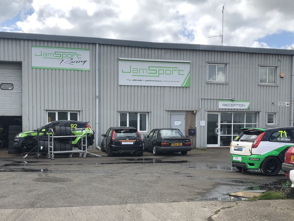 Charlie Thompson tweet media