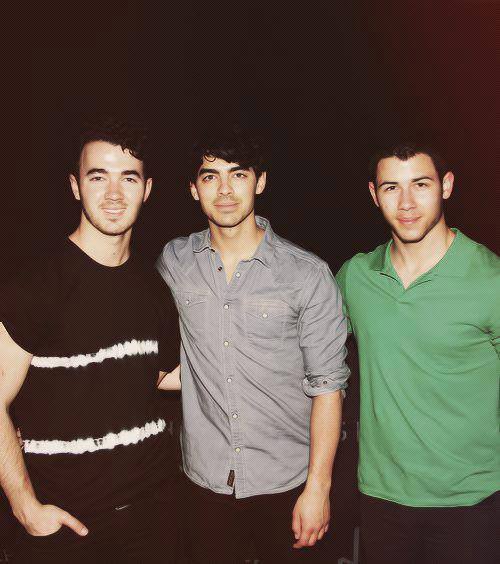 AleMiliUck86's tweet photo. I Love music #JonasBrothers 🫶🎸🎶 https://t.co/PtzVSZHoXy