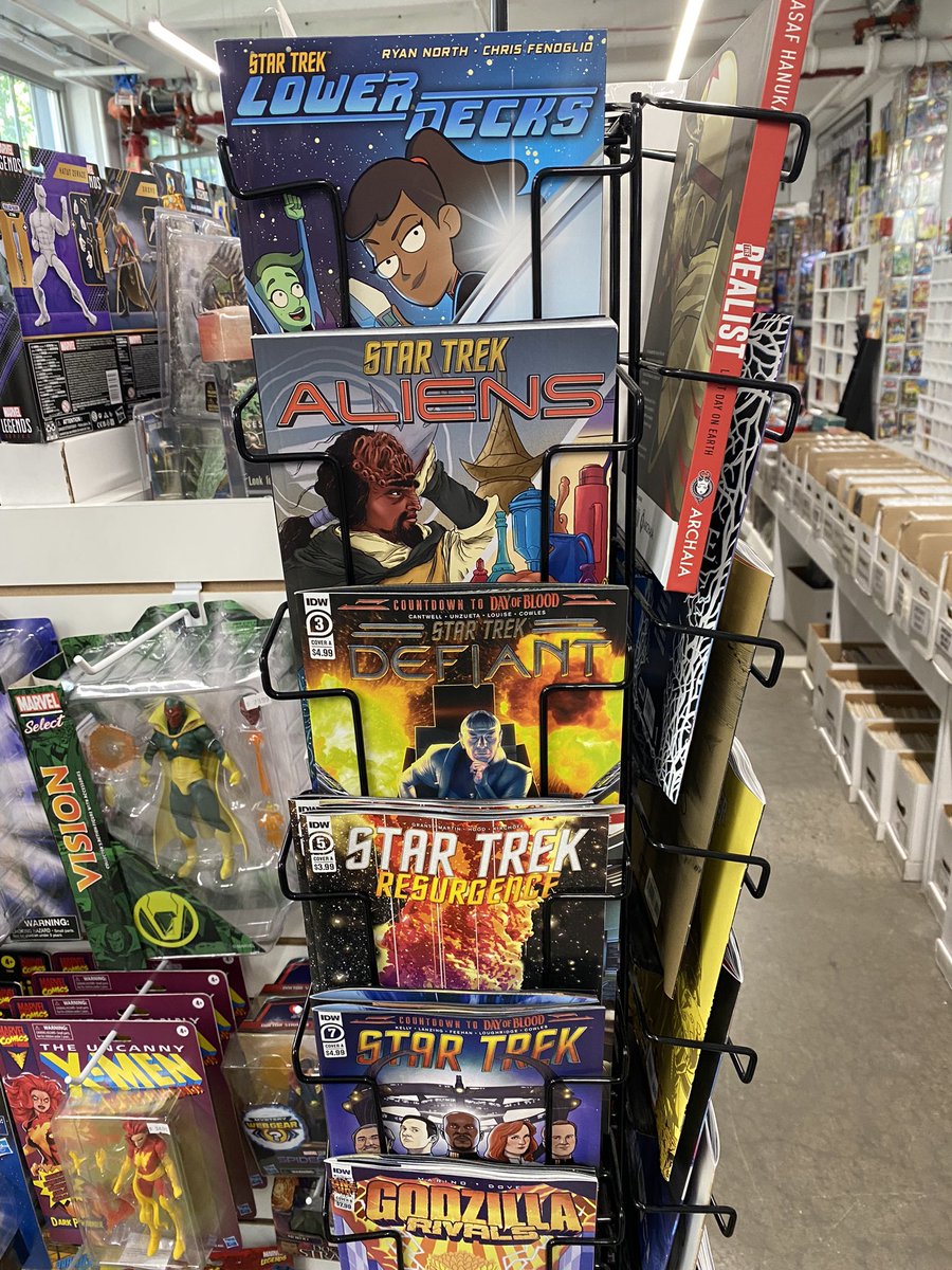 VonGormanArt's tweet image. Check out all of these #startrekcomics on display at @stmarkscomics 

Boldly Go pick them up.