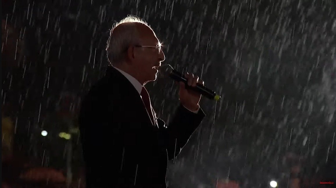 Kılıçdaroğlu:

"Cumhurbaşkanı olmamam için her iftirayı attılar. Onlar saraya güveniyor, Bay Kemal halka güveniyor."