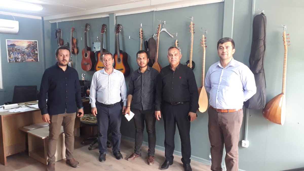 hataymem's tweet photo. İl Millî Eğitim Müdürümüz Mustafa Öztürk, Erzin ilçesinde okullarımızı ziyaret ederek öğretmen ve öğrencilerle bir araya geldi. Müdür Öztürk, Erzin'de devam eden bakım, onarım ve inşaat çalışmalarını yerinde inceledi. 

@tcmeb 
@HatayValiligi 
@mustafaozturk11 
#hataymem https://t.co/xOe9Y0MoRw