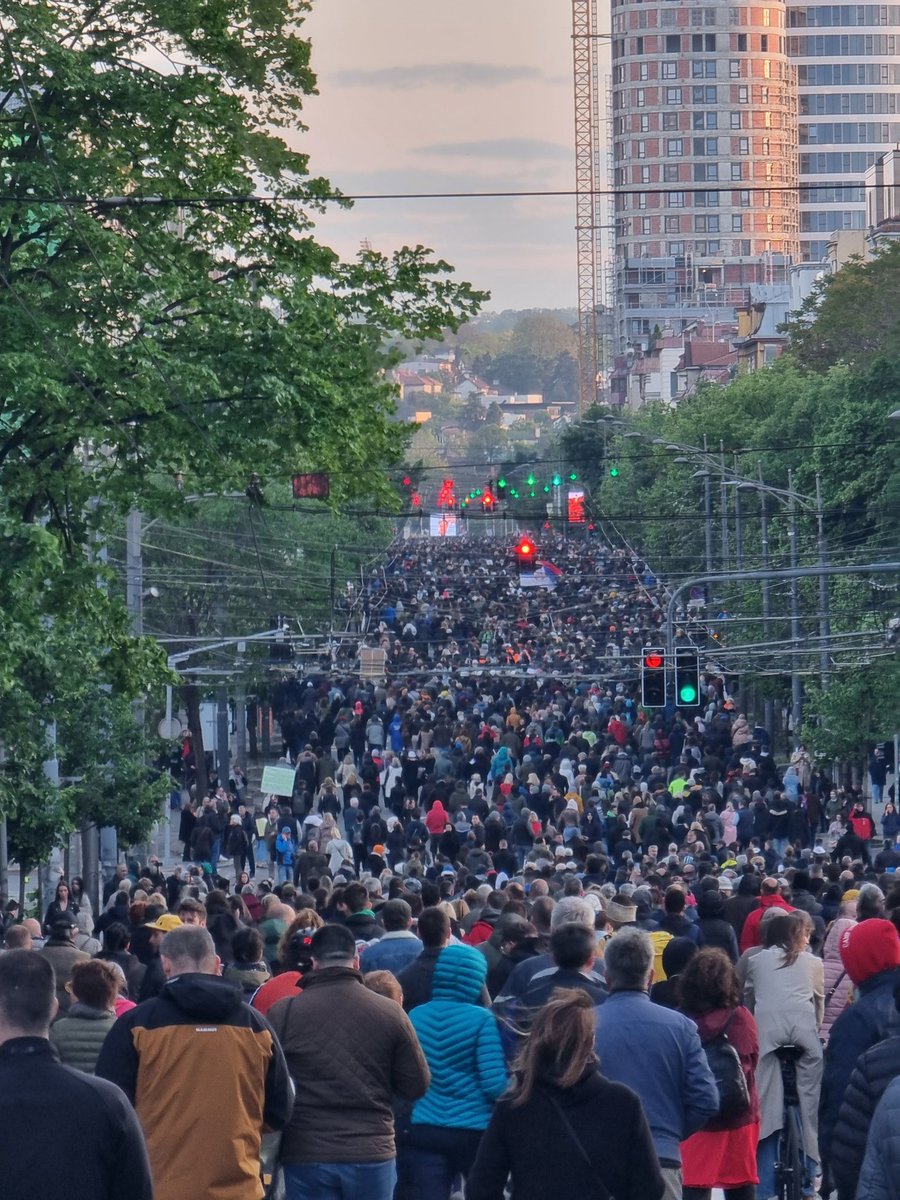 NestorovicS's tweet photo. Više od pola sata prolazi kolona https://t.co/0TC0dmN6CQ