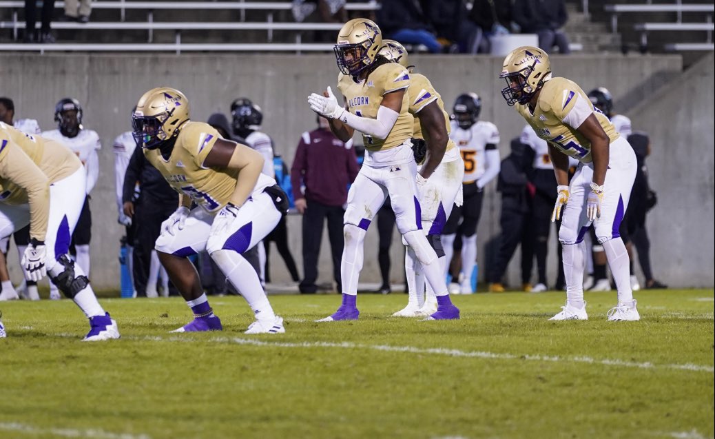 JasonOverton_'s tweet photo. After a conversation with @CoachRoberson55 I am blessed to receive another d1 offer from Alcorn State University🟡🟣‼️ @bigcorch @3DHarris @E_Knight_5 @coachbrunetti2 https://t.co/hhauETOep7