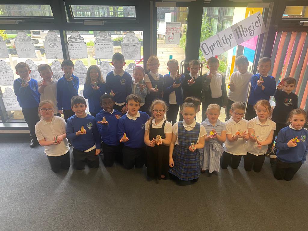 long_calderwood's tweet photo. We made origami swans after we learned that the King is the official Swan Keeper. #TeamP3 https://t.co/0uQDWbhltT
