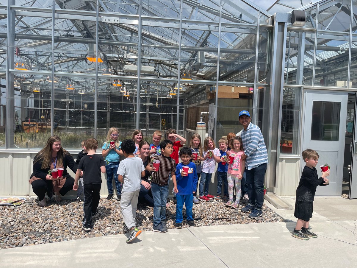 WheatInnovation's tweet photo. Start early, SDSU kindergartners visited the #Teamwheat greenhouses to learn about plants and food. They learned about wheat,  flour, and food and planted seeds and kneaded dough #curosity #FurtureIsBright @wheatsd @SDState https://t.co/us7x5h5Jtp