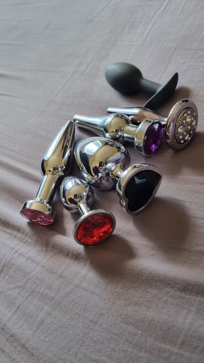 anasxfeet's tweet photo. Which one should I use tonight?! 🍆👠 #sexy #plug #plugfriday See more are https://t.co/KiCkWM5QQa Free for a while! https://t.co/d5JfujNHB2